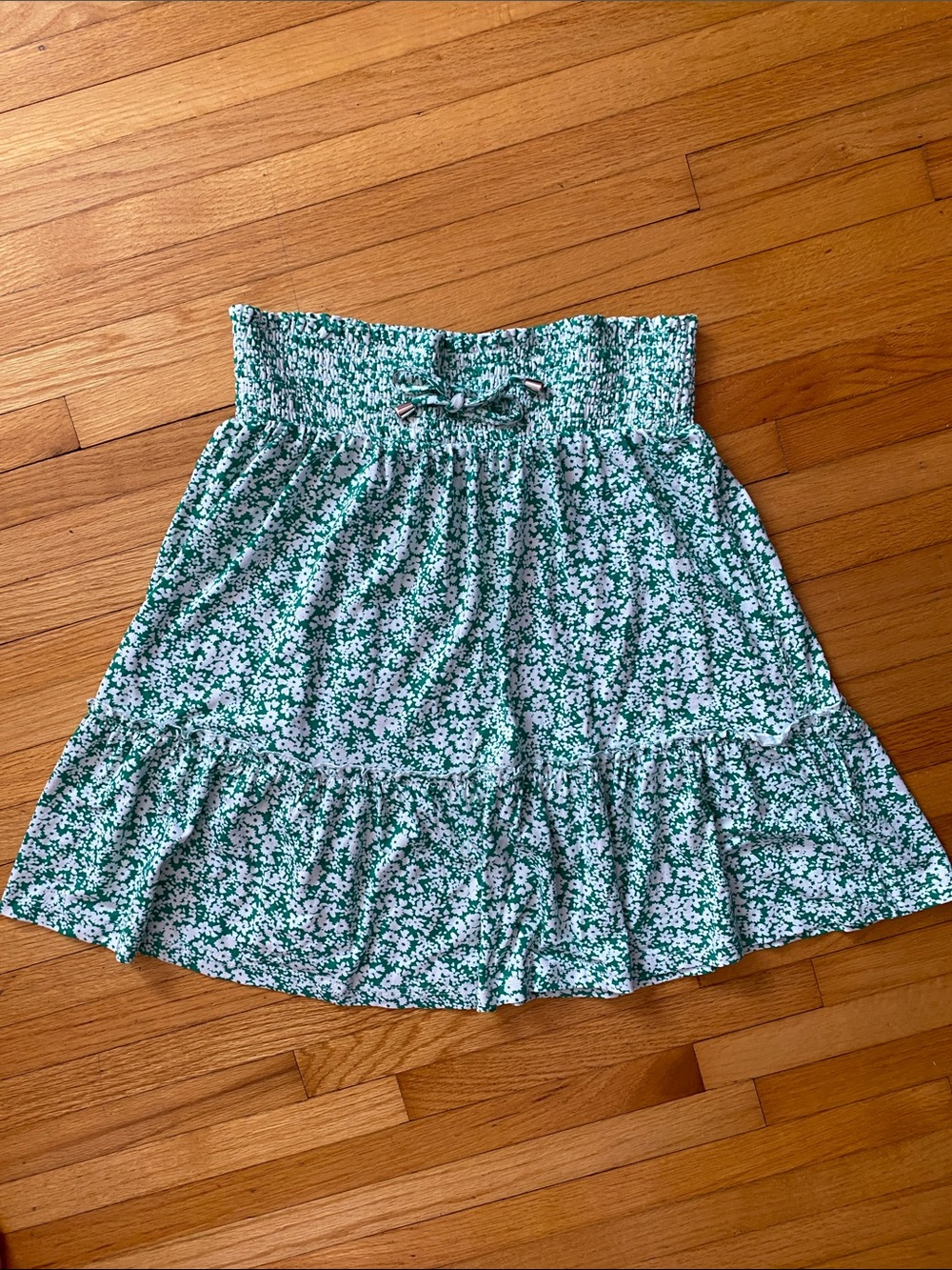 Suzy Shier Green & White Floral Smocked Mini Skirt – NWT
